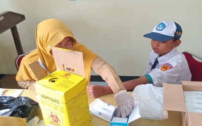 SMPN 1 PURWOJATI GELAR PEMERIKSAAN SKRINING THALASEMIA BAGI SISWA KELAS VII