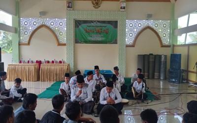 SMP N 1 PURWOJATI PERINGATI ISRA MIKRAJ 1447 H DENGAN PENGAJIAN AKBAR